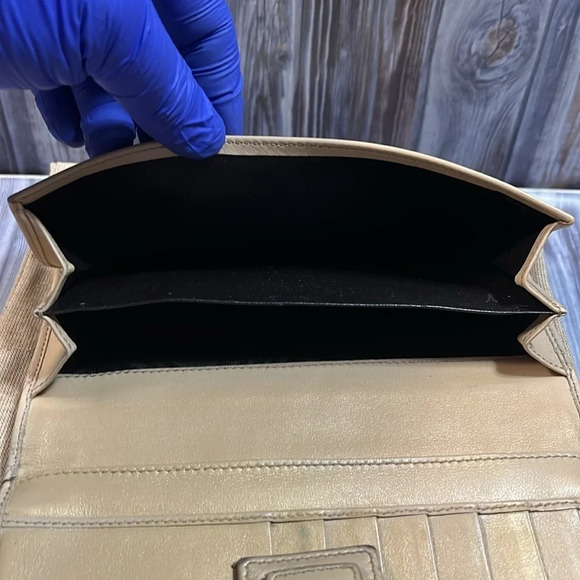 GUCCI CREAM LEATHER BIFOLD ZIP WALLET WITH SIGNATURE HORSE BIT CLASP. - Picture 11 of 16